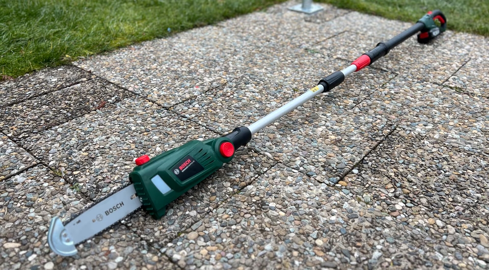 Bosch Akku-Kettensäge